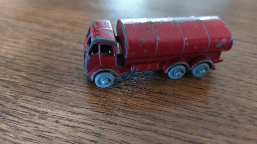 Lesney  petrol tanker, Hobby en Vrije tijd, Modelauto's | 1:87, Ophalen of Verzenden, Gebruikt, Lesney