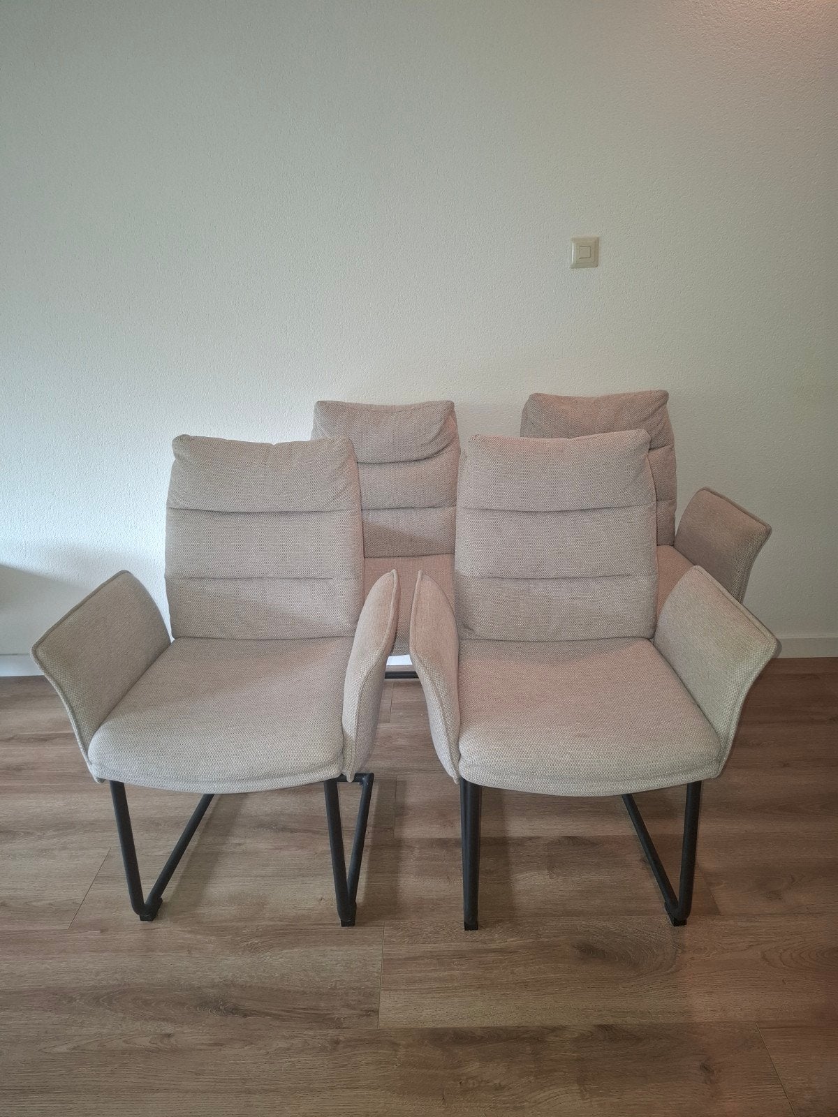 4 Leen Bakker eettafelstoelen (Evi Zandkleur), Ophalen