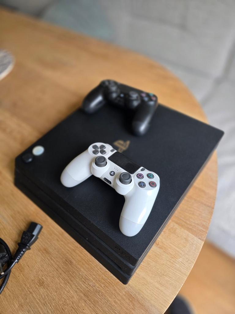 Ps4 Pro 1TB with two controllers and games. Software 13.5., Spelcomputers en Games, Spelcomputers | Sony PlayStation 4, Ophalen of Verzenden