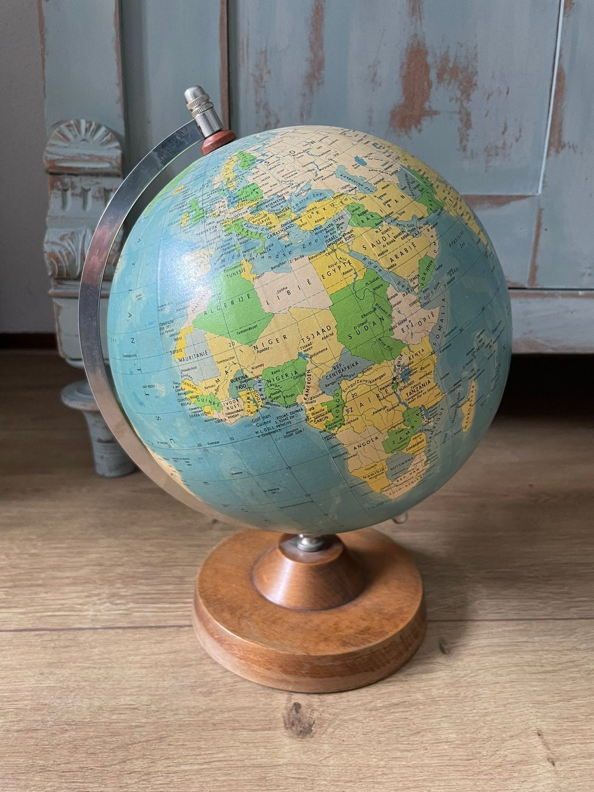 Prachtige wereldbol globe houten voet 1987, Ophalen of Verzenden, Zo goed als nieuw