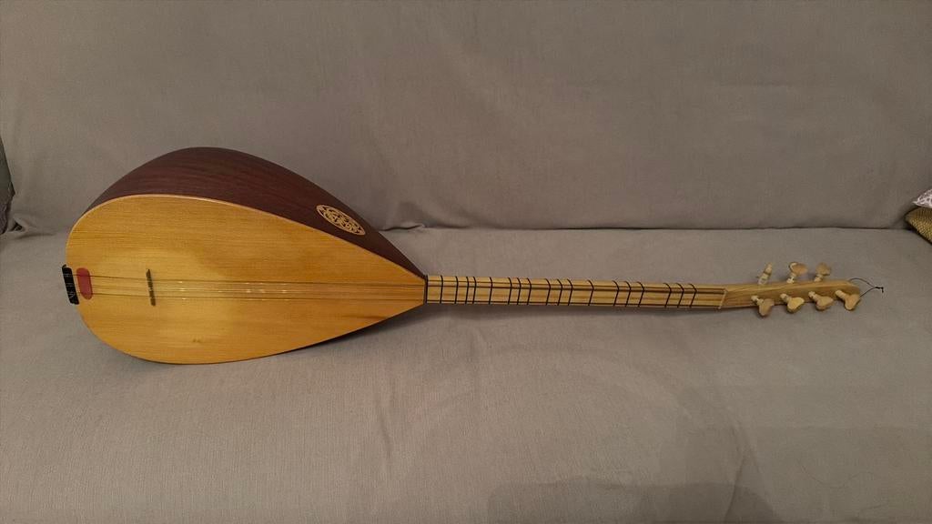 Saz ( kısa sap bağlama ), Ophalen, Zo goed als nieuw, Klassieke of Spaanse gitaar