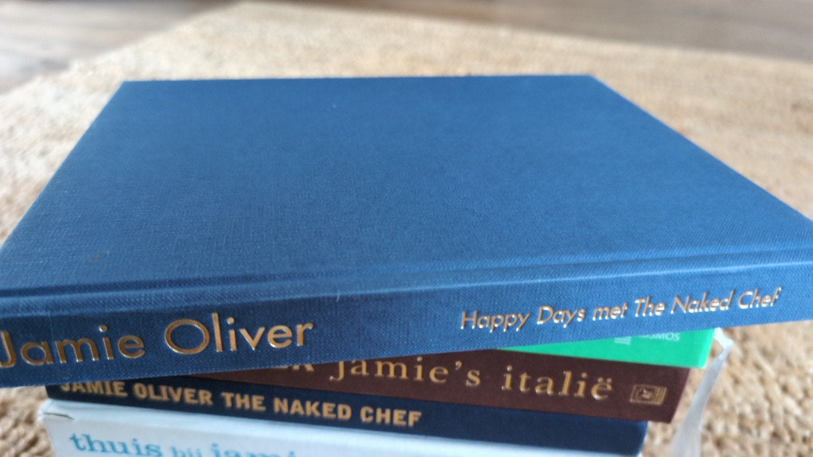 Happy Days met The Naked Chef - Jamie Oliver kookboek, Boeken, Voorgerechten en Soepen, Ophalen of Verzenden, Zo goed als nieuw