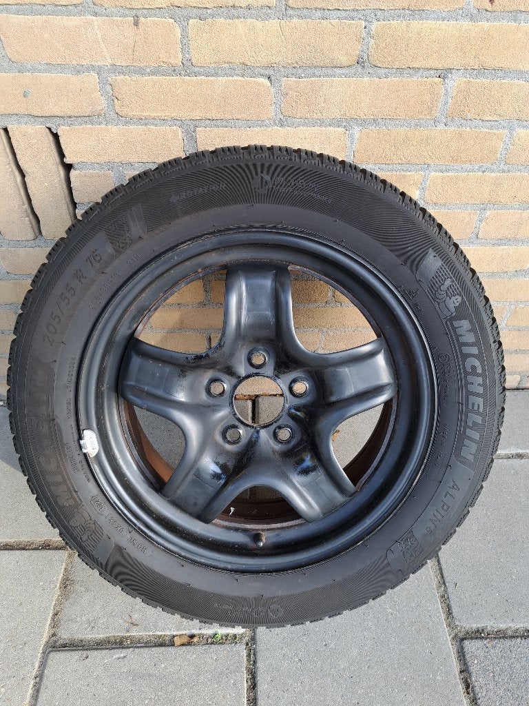 Michelin Alpine winterbanden op velg 205/55 R16 5x114.3, Ophalen, Gebruikt, 16 inch, Banden en Velgen