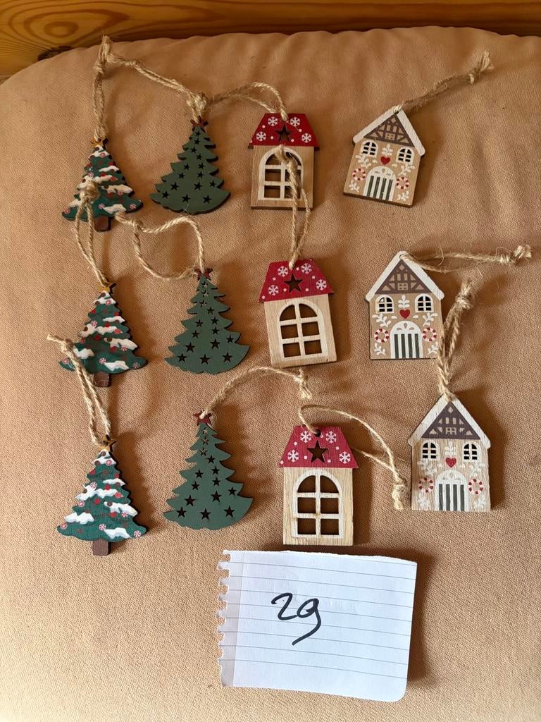 12 houten decoratie kerstboomversiering 6 cm, Diversen, Kerst, Ophalen of Verzenden, Zo goed als nieuw