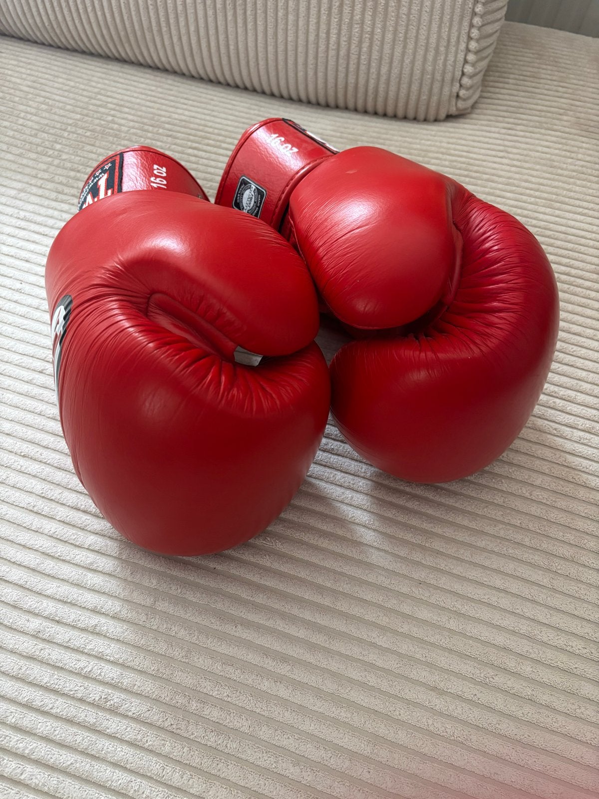 Twins Boxhandschoenen 16 oz - Zeer goede staat, Sport en Fitness, Vechtsporten en Zelfverdediging, Ophalen, Overige, Maat XL, Vechtsportbescherming