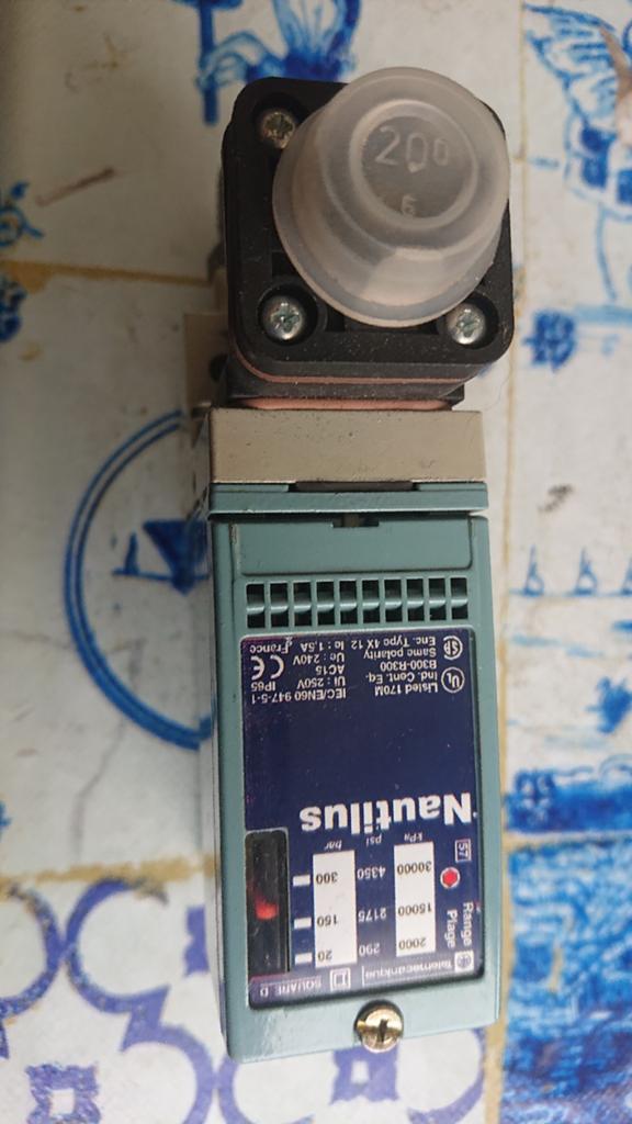 Telemecanique XML A300D2C11 drukschakelaar, Ophalen of Verzenden, Nieuw