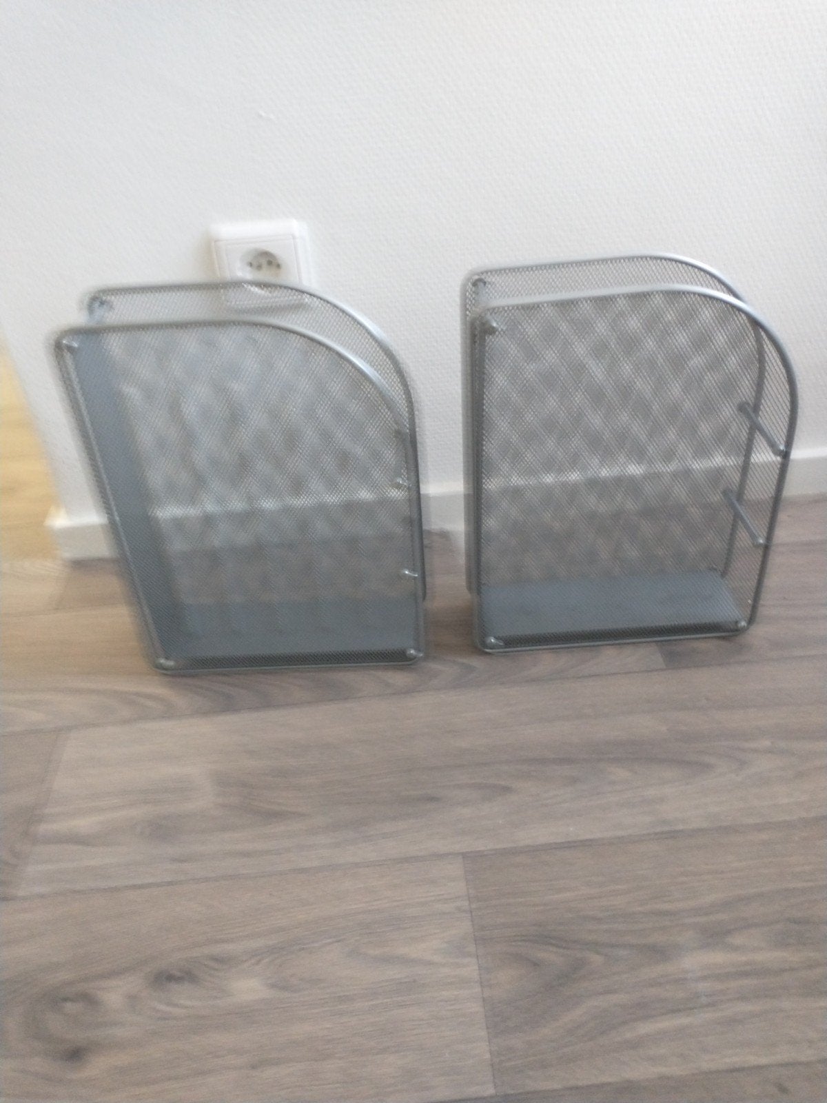 2 IKEA tijdschriften/documenten houders grijs metaal, Ophalen of Verzenden, Zo goed als nieuw