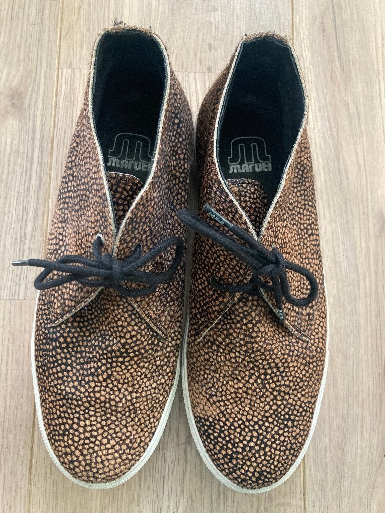 Sneakers/veterschoenen - Marvel, Bruin, Ophalen of Verzenden, Sneakers of Gympen, Gedragen