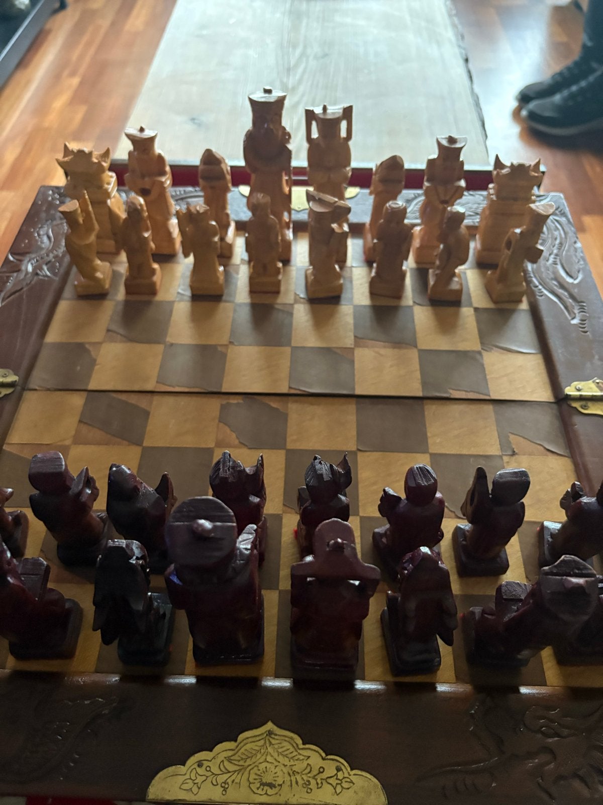 Uniek handgesneden houten schaakspel - Reisformaat, Een of twee spelers, Ophalen of Verzenden, Gebruikt, Reisspel