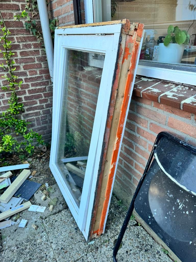 Gebruikt houten kozijn dubbelglas 130x90cm - open te klappen, Ophalen, Gevelraam of Ruit, Gebruikt, 80 tot 120 cm