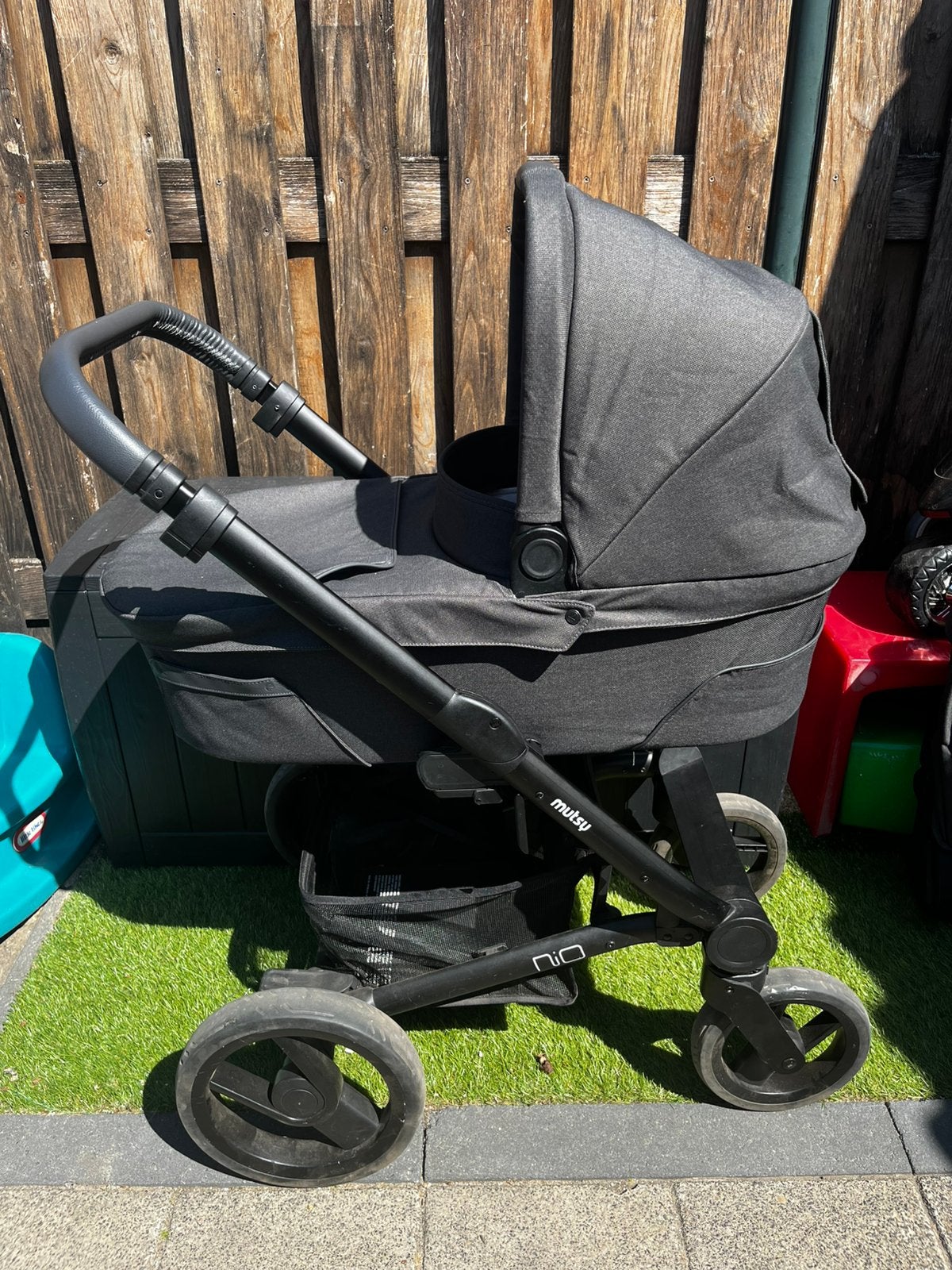 Mutsy nio kinderwagen set, Zo goed als nieuw, Mutsy, Verstelbare duwstang, Ophalen
