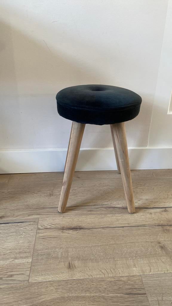 Leuk sober houten krukje, Huis en Inrichting, Ophalen of Verzenden, Zo goed als nieuw, Hout