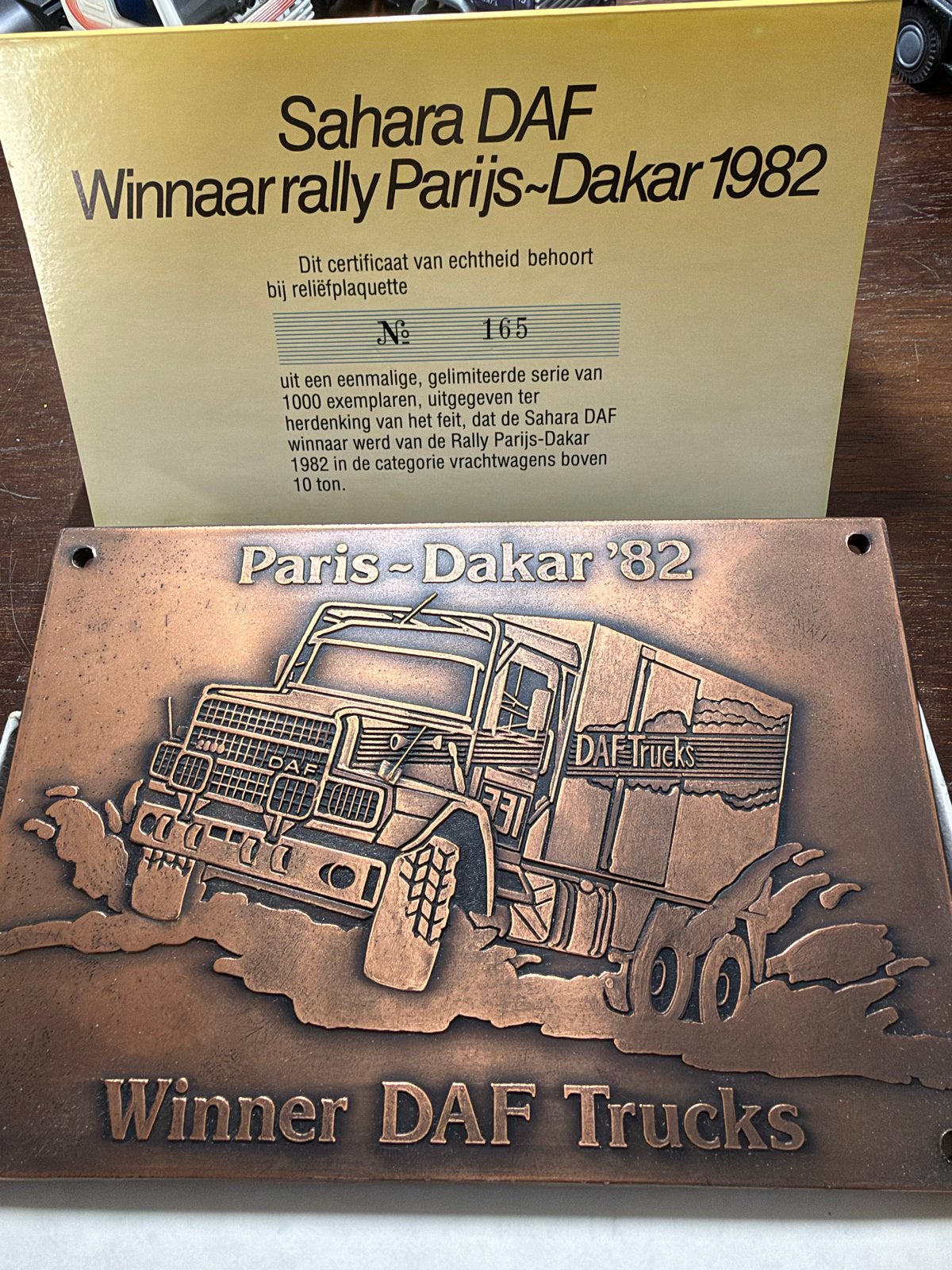 DAF Trucks Parijs-Dakar '82 Reliëfplaquette - Nr. 165, Verzamelen, Ophalen of Verzenden, Zo goed als nieuw, Auto's