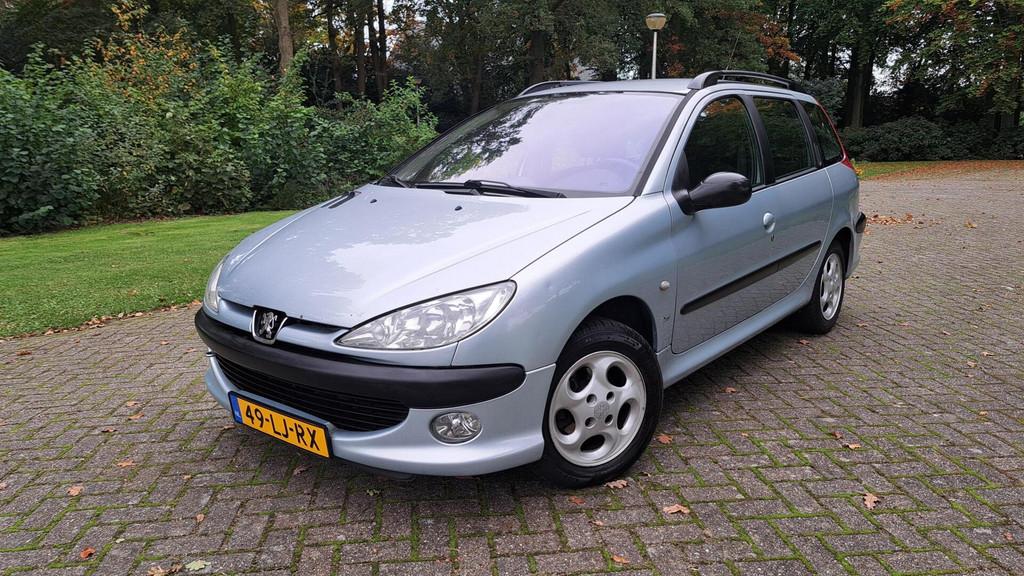 Peugeot 206 SW 1.4 XS LM-VELGEN SPORTSTOELEN ELEK RAMEN, Auto's, Peugeot, Voorwielaandrijving, Zwart, 4 cilinders, Leder en Stof