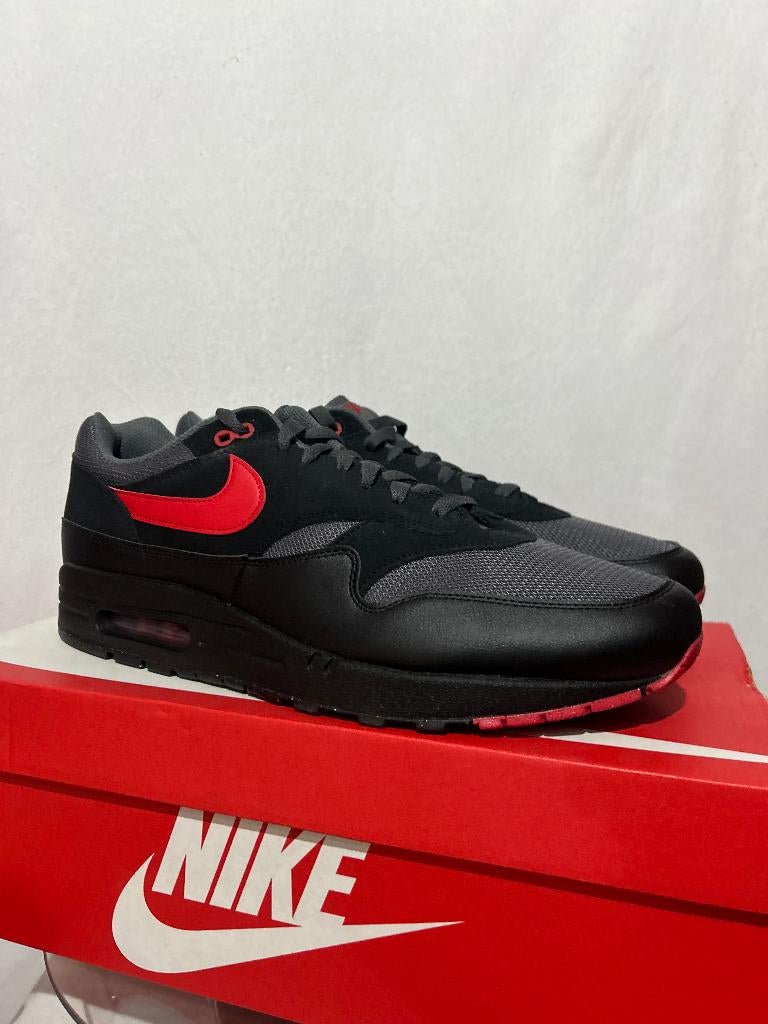 NIEUW IN DOOS! Maat 49,5 - Nike Air Max 1 Vampire, Overige kleuren, Verzenden, Nike, Nieuw