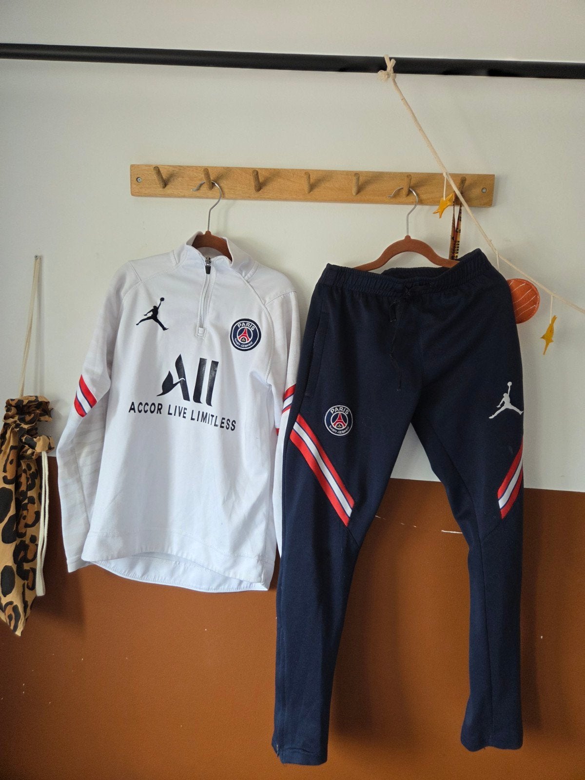 Nike Jordan PSG Trainingspak Maat 140 (10Y), Gebruikt, Jongen of Meisje, Ophalen of Verzenden, Setje