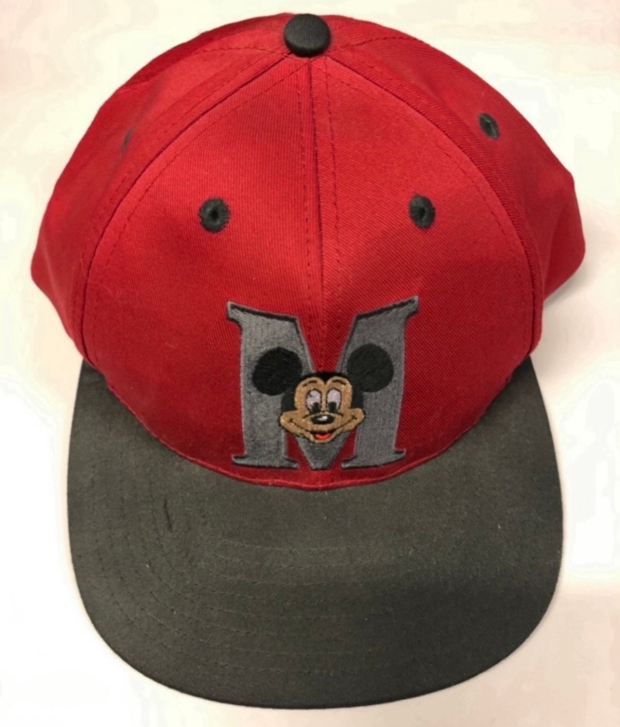 MICKEY MOUSE RED/BLACK BASEBALL CAP, Ophalen of Verzenden, Mickey Mouse, Zo goed als nieuw, Kleding of Textiel