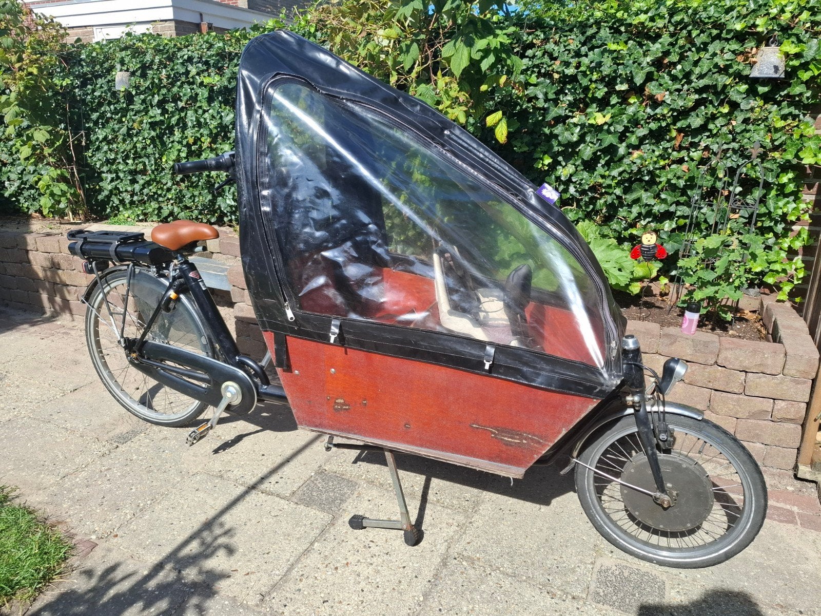 Bakfiets met fietszitje, huif en afdekhoes, Fietsen en Brommers, Fietsen | Bakfietsen, Gebruikt, Overige merken, 3 kinderen, Elektrisch