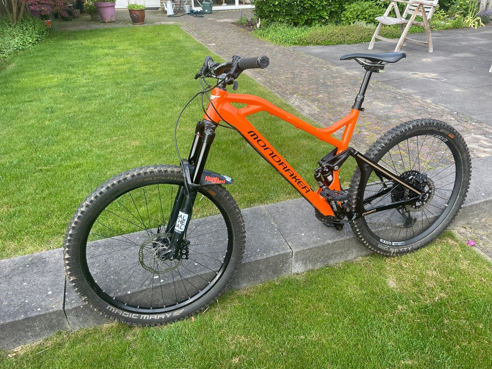 Mondraker Dune downhill fiets in nieuwstaat, Fietsen en Brommers, Ophalen, 24 inch of meer, Aluminium, Zo goed als nieuw