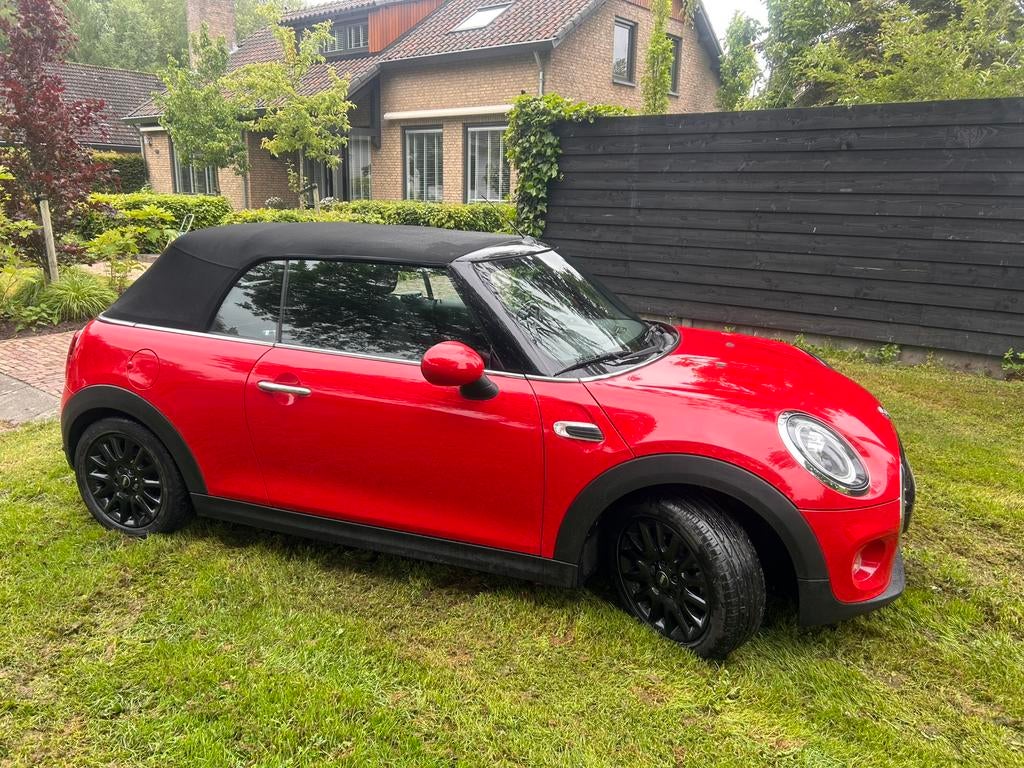 Mini Cabrio 1.5 136pk Aut 2018 Rood, Auto's, Mini, Zwart, 4 cilinders, Cabriolet, 1240 kg