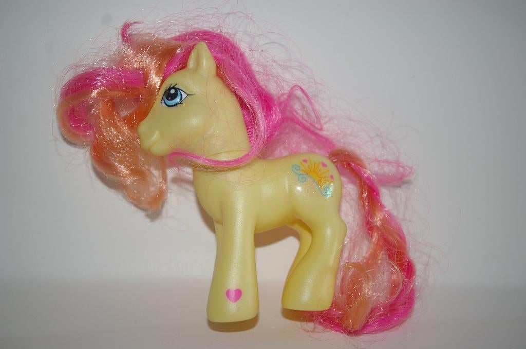 My Little Pony (18)  Met een zon en hartjes, Ophalen of Verzenden, Zo goed als nieuw