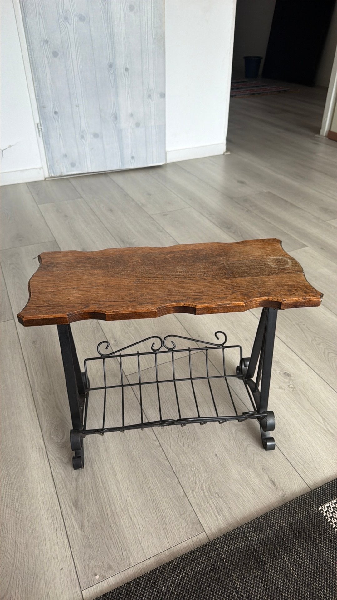 Antieke kranten tafel rek, Ophalen of Verzenden, Zo goed als nieuw