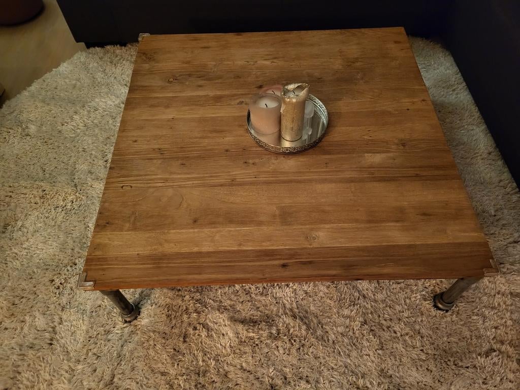 Robuuste salontafel, Huis en Inrichting, Tafels | Salontafels, Overige houtsoorten, Gebruikt, 50 tot 100 cm, Vierkant