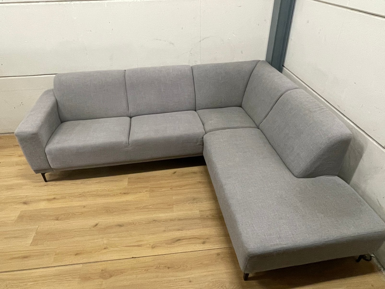 Mooie luxe moderne grijze hoekbank - GEREINIGD!!!