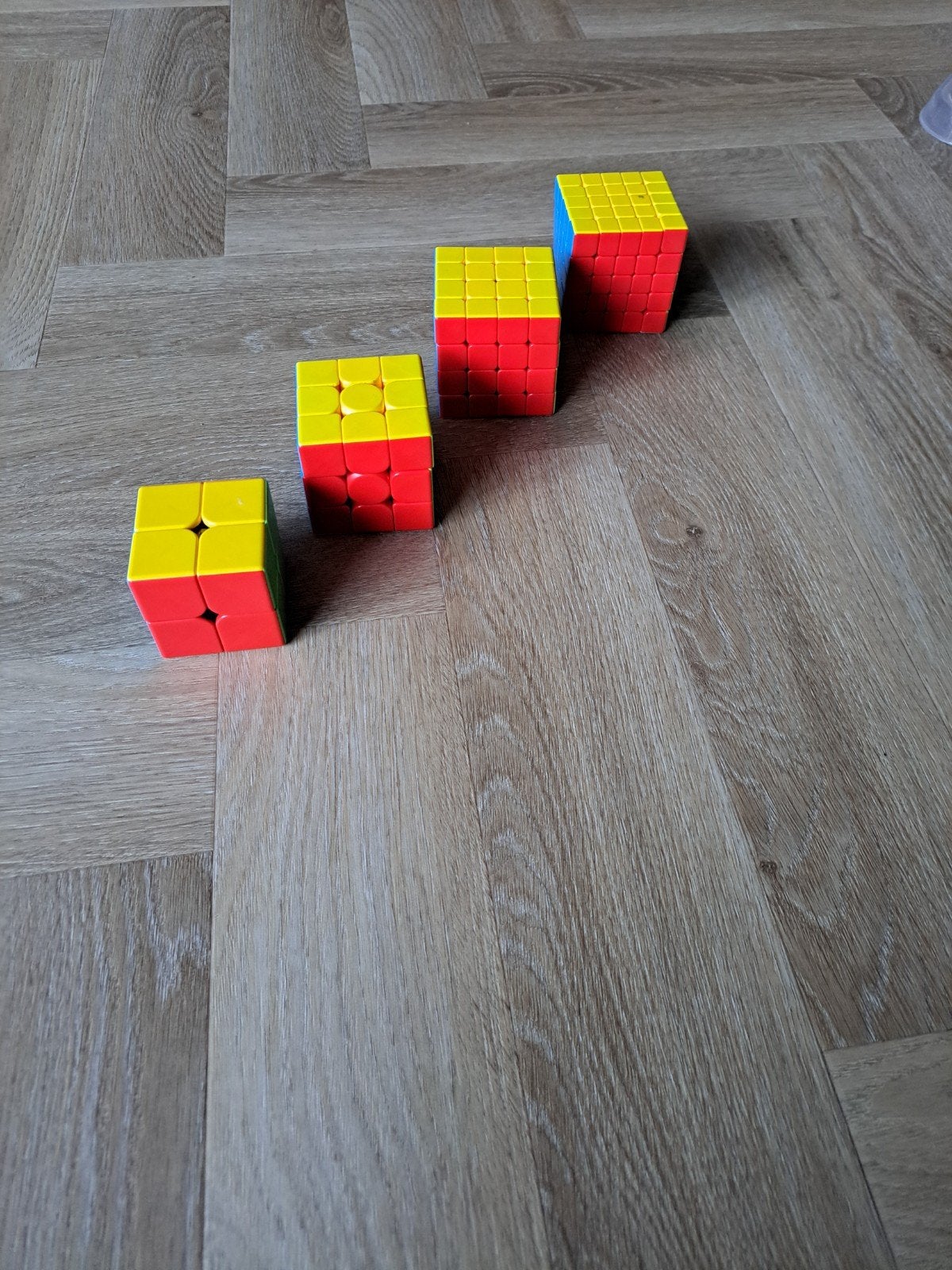 Moyu Rubiks Kubus 4 Stuks, Ophalen, Zo goed als nieuw