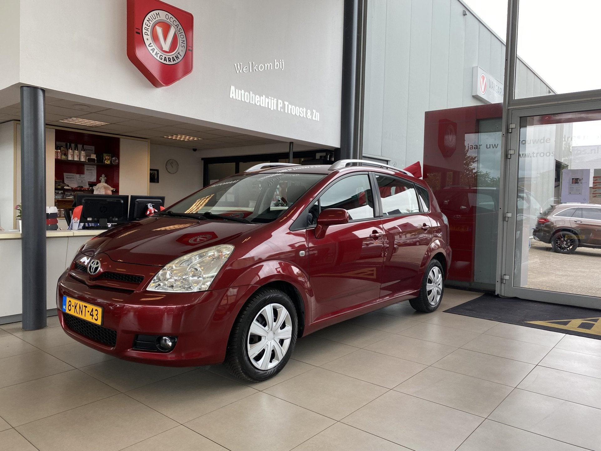 Toyota Verso 1.8 VVT-i Terra,100%OnderhoudenAutomaat,7 Perso, 12 maanden, Gebruikt, Zwart, 4 cilinders