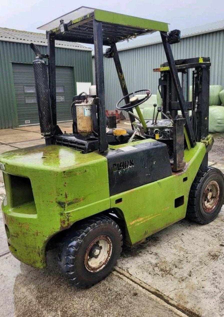 Clark diesel heftruck 2.5 tons freelift triplomast 4.5hoog, Zakelijke goederen, Machines en Bouw | Heftrucks en Intern transport