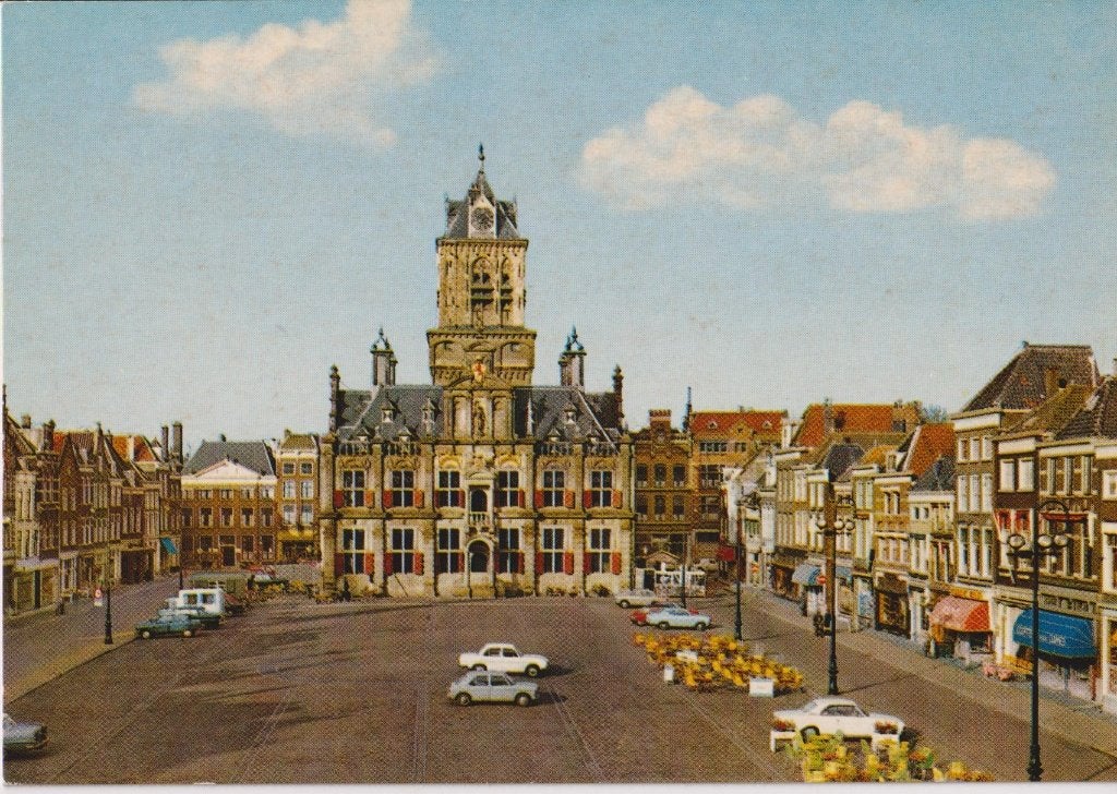 Delft, markt met stadhuis met auto's, Ophalen of Verzenden, 1960 tot 1980, Ongelopen, Zuid-Holland