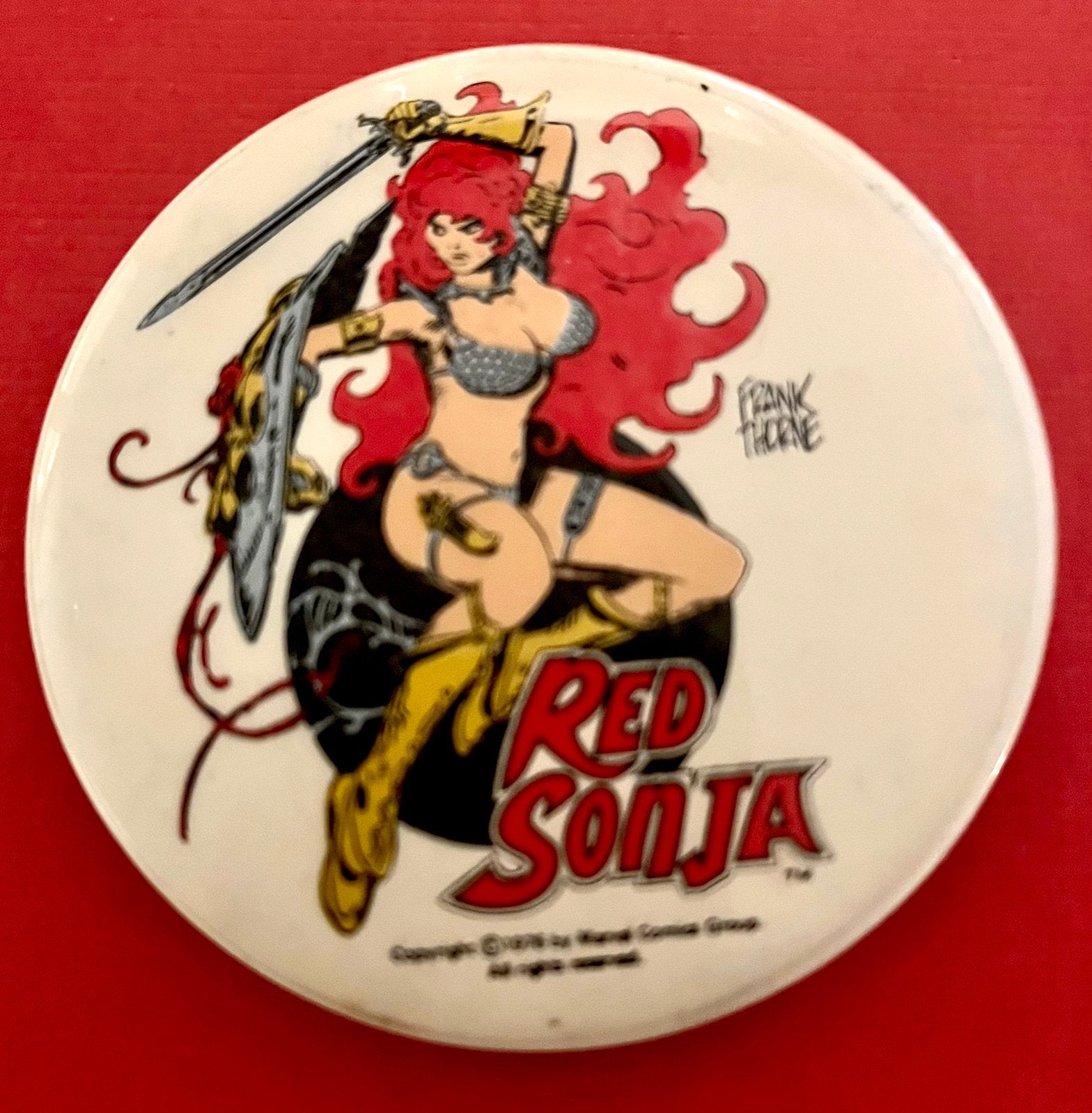 Vintage Red Sonja Button/Speldje - Marvel Comics 1976, Verzenden, Gebruikt, Figuurtje, Button