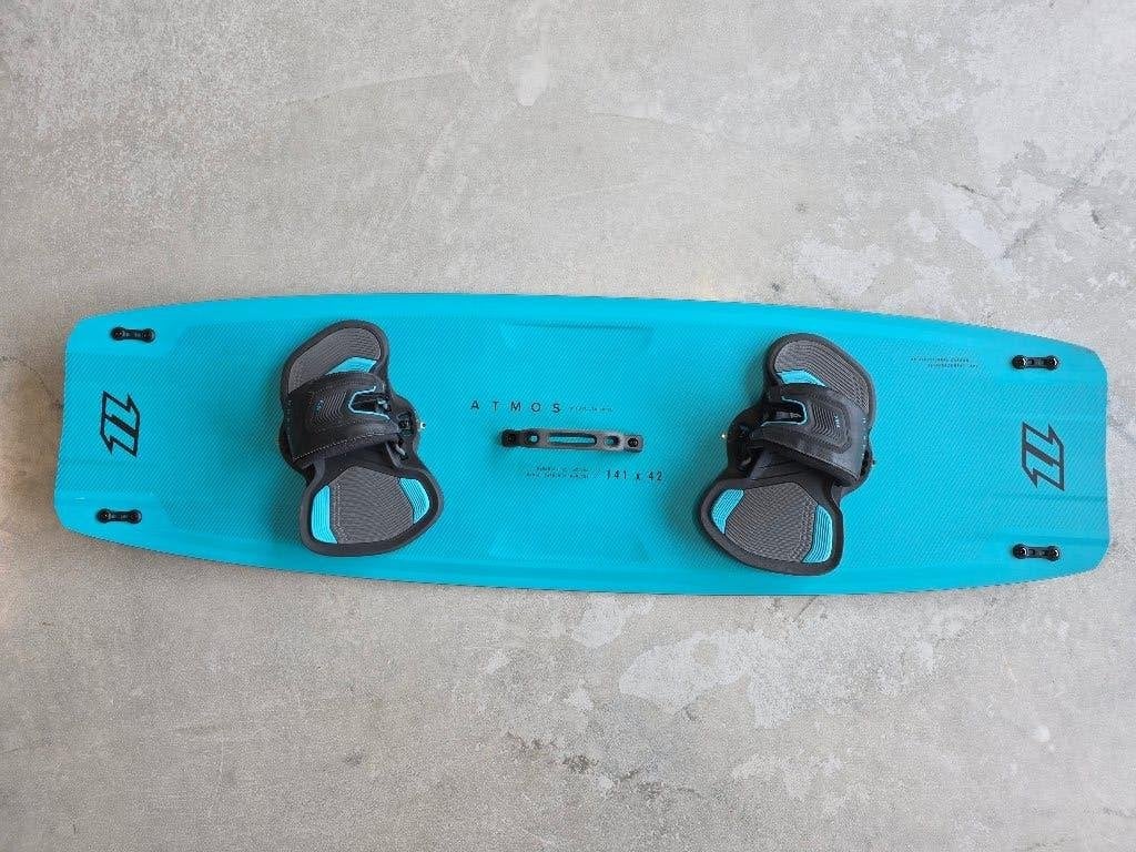 Kite board north atmos/c-skins wetsuit/ helm/ Mystic trapeze, Ophalen, Kitesurf-set, Twintip, 9 m²