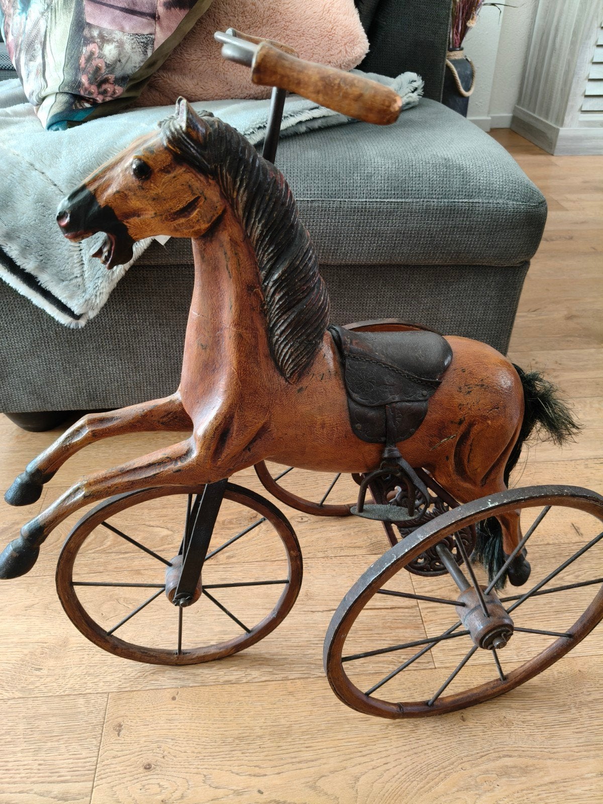 paard op wieltjes zeer mooi, Ophalen