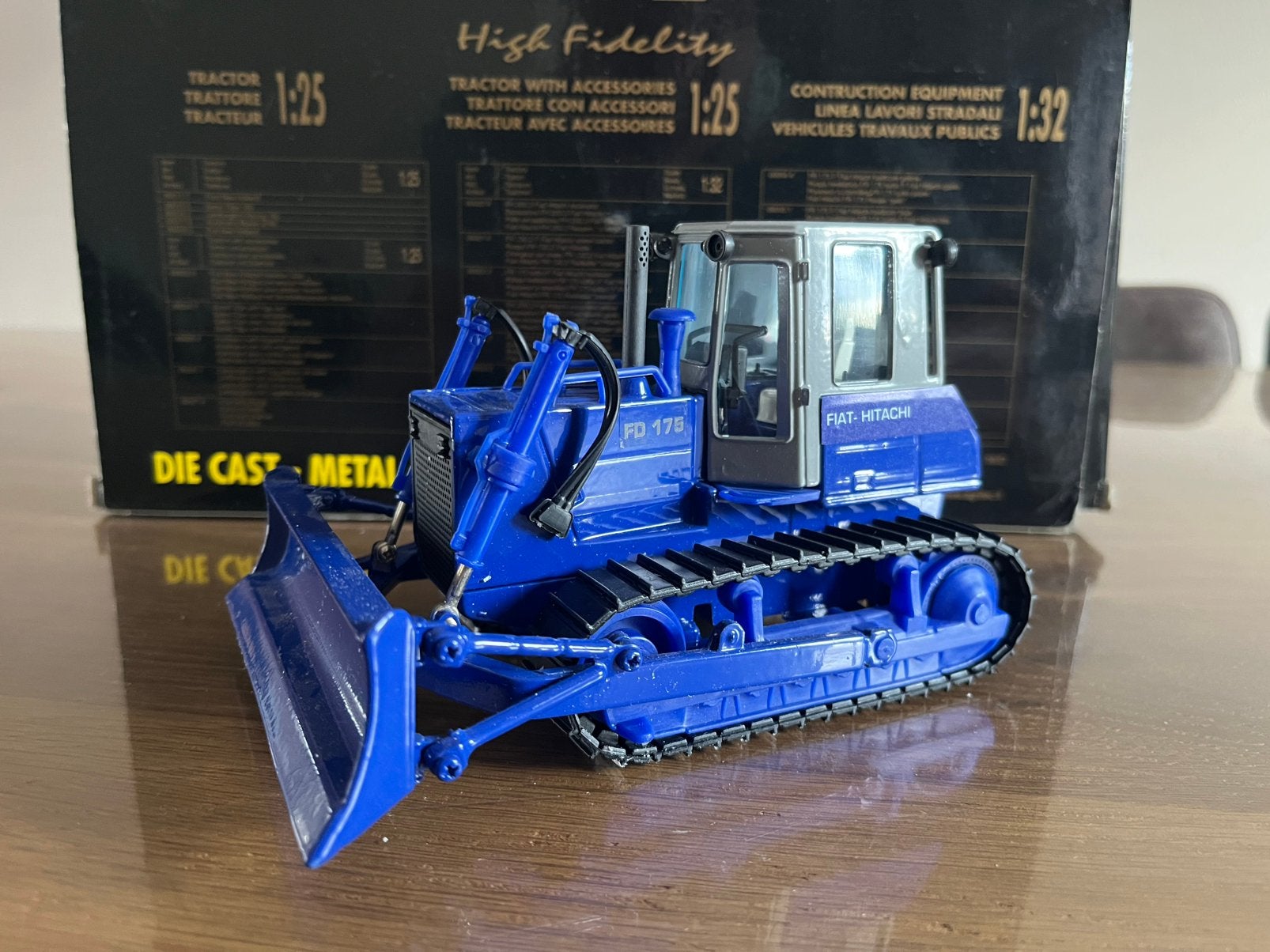 Fiat Hitachi FD 175 bulldozer ROS Blauwe uitvoering, Hobby en Vrije tijd, Modelauto's | 1:32, Ophalen of Verzenden, Nieuw, Tractor of Landbouw