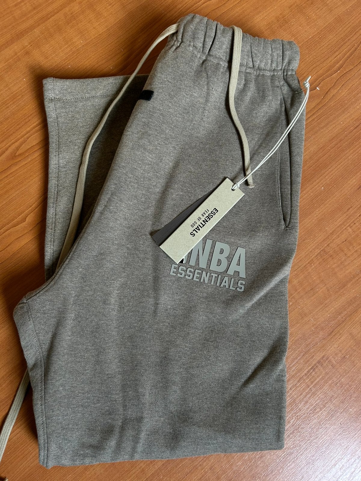 Donker beige Joggingbroek, Essentials, XS, Beige, Nieuw, Ophalen of Verzenden, Algemeen