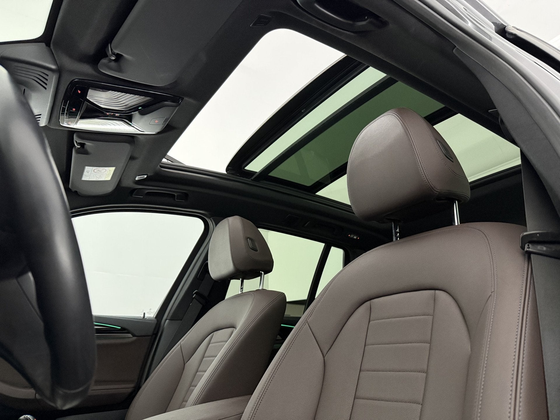 Foto 4 van BMW iX3 Executive 80 kWh | Snelladen | SOH 91% | Pano | Came
