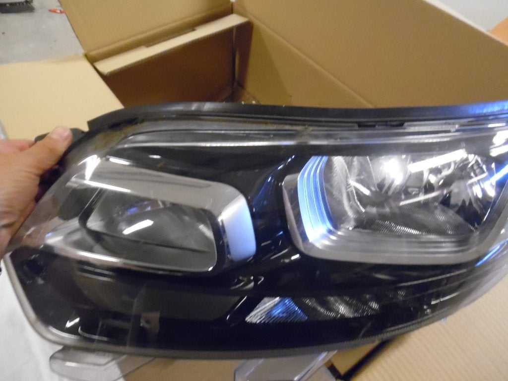 LINKER + RECHTER KOPLAMP OPEL VIVARO VAN 2023, Ophalen of Verzenden, Gebruikt, Opel