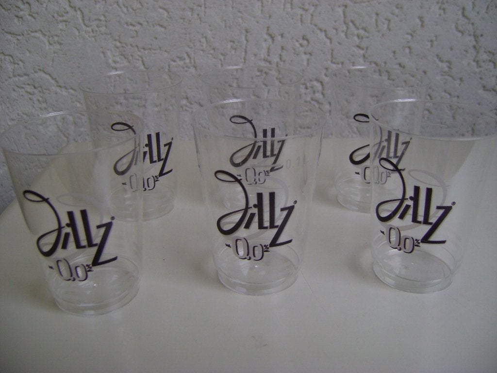 6 jilzz 0.0 plastic weggooi glazen van 7cm hoog, Ophalen of Verzenden, Nieuw, Borrel- of Shotglas