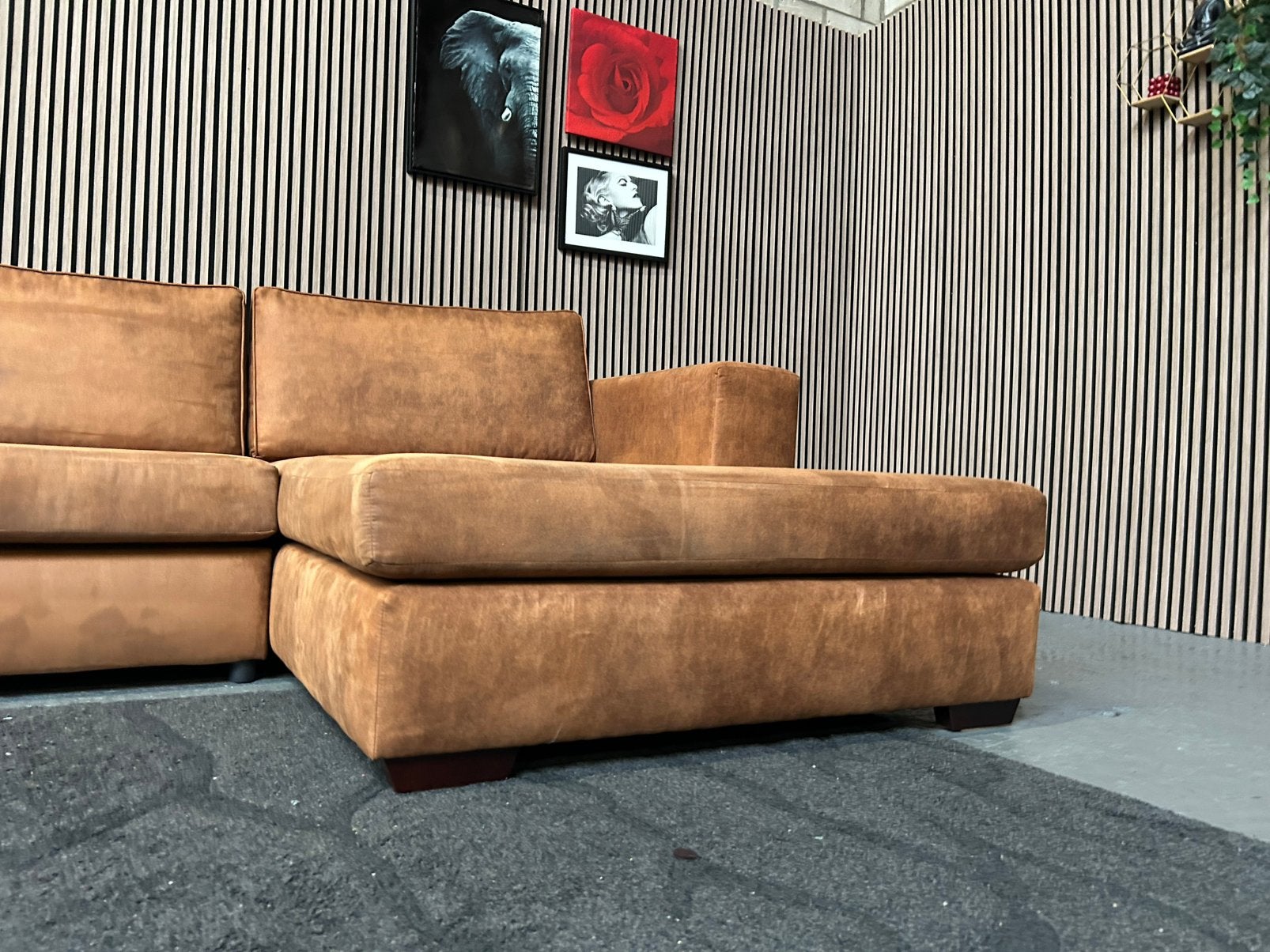 GRATIS LEVERING COGNAC LOUNGEBANK 300X170 GEREINIGD, Hoekbank, 300 cm of meer, Ophalen of Verzenden, Zo goed als nieuw