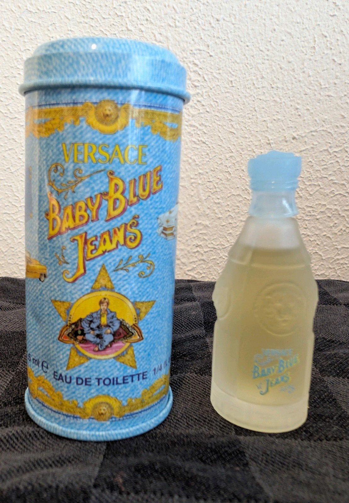 Zeldzaam! Versace Baby Blue Jeans miniatuur (7,5 ml EDT), Verzenden, Parfumfles, Gevuld