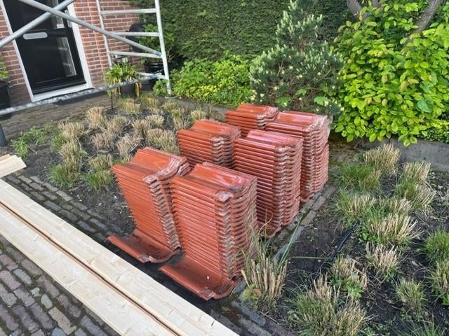 140 Monier VH Rood Geglazuurde Dakpannen, Ophalen, Steen of Klei, Zo goed als nieuw, 15 m² of meer