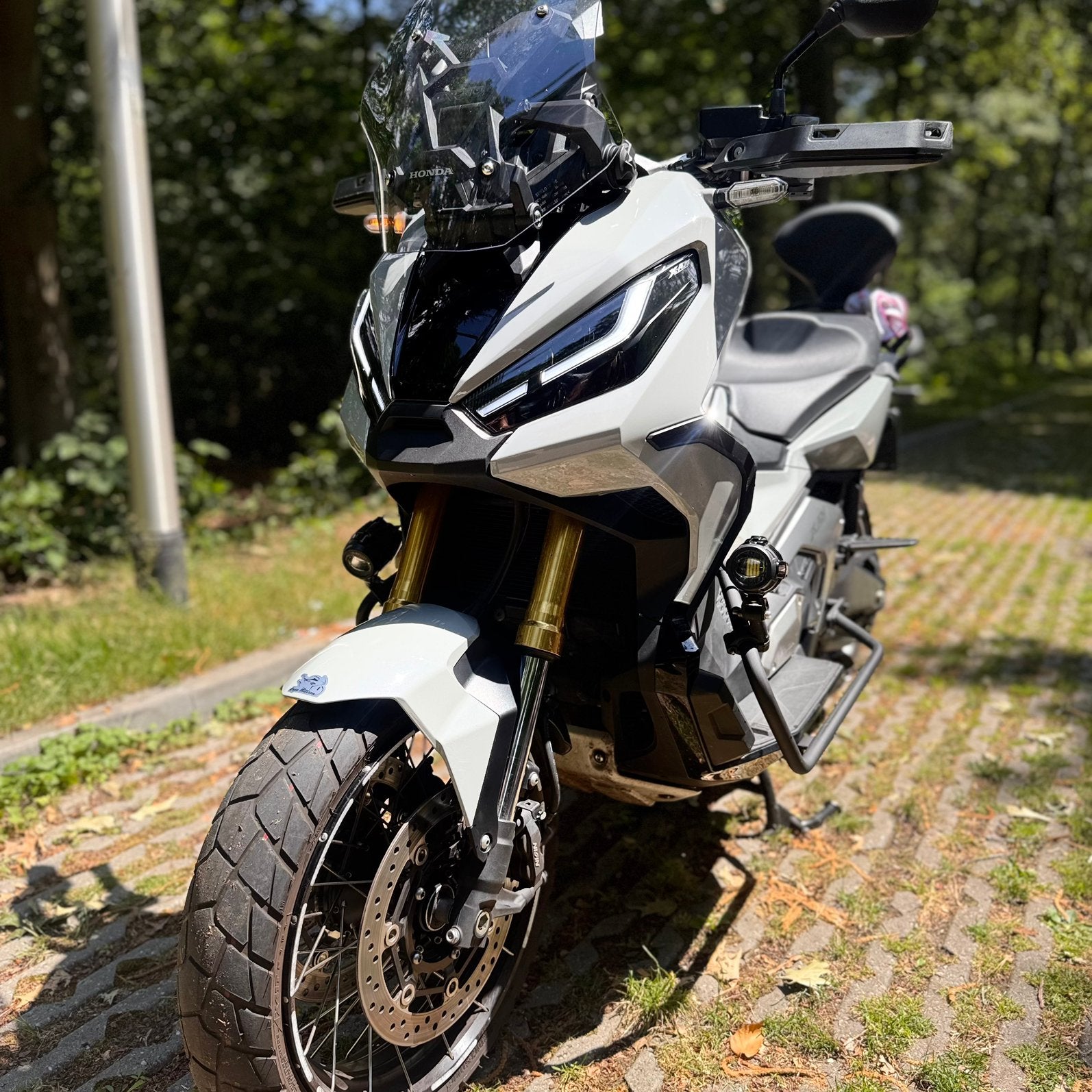 Honda X ADV 750cc - FULL OPTION - Volledige AKRAPOVIC, Motoren, Motoren | Honda, 750 cc, Scooter, Particulier, Minimaal motorrijbewijs A2