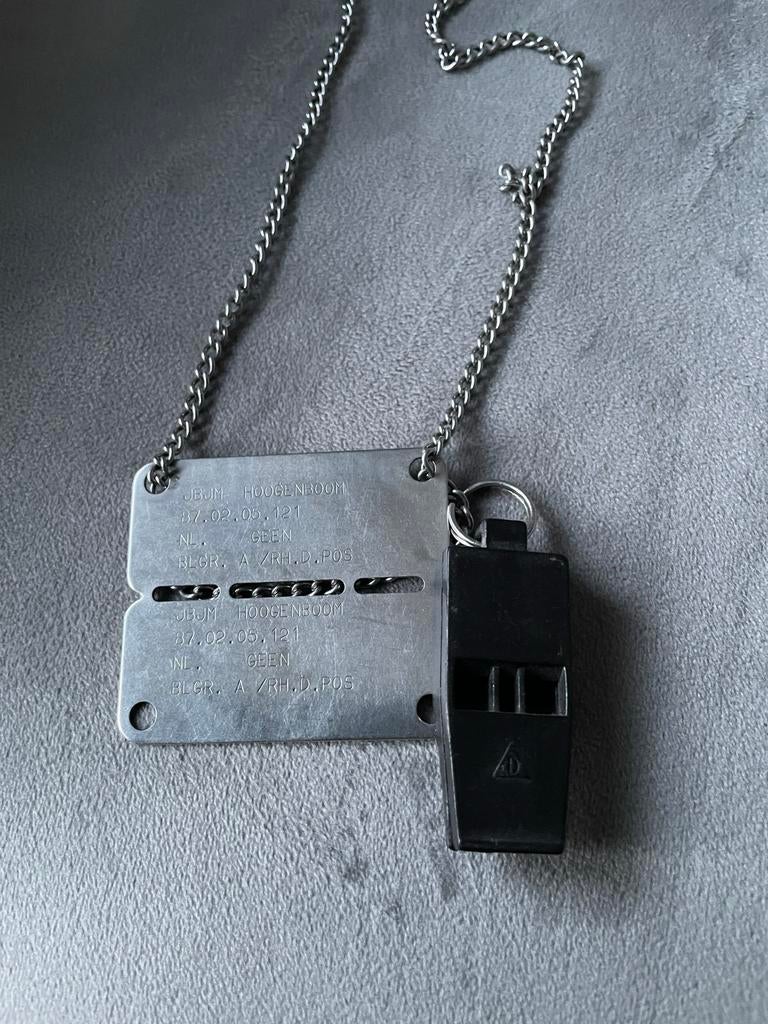 Dogtags met naam en fluitje, nette staat, Verzamelen, Ophalen of Verzenden, Overige soorten, Overige gebieden, Overige typen