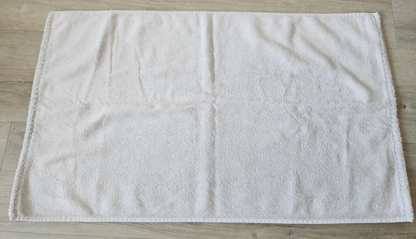 Handdoek, kleur licht grijs, maat 80X50, Overige merken, Handdoek, Ophalen of Verzenden, Zo goed als nieuw