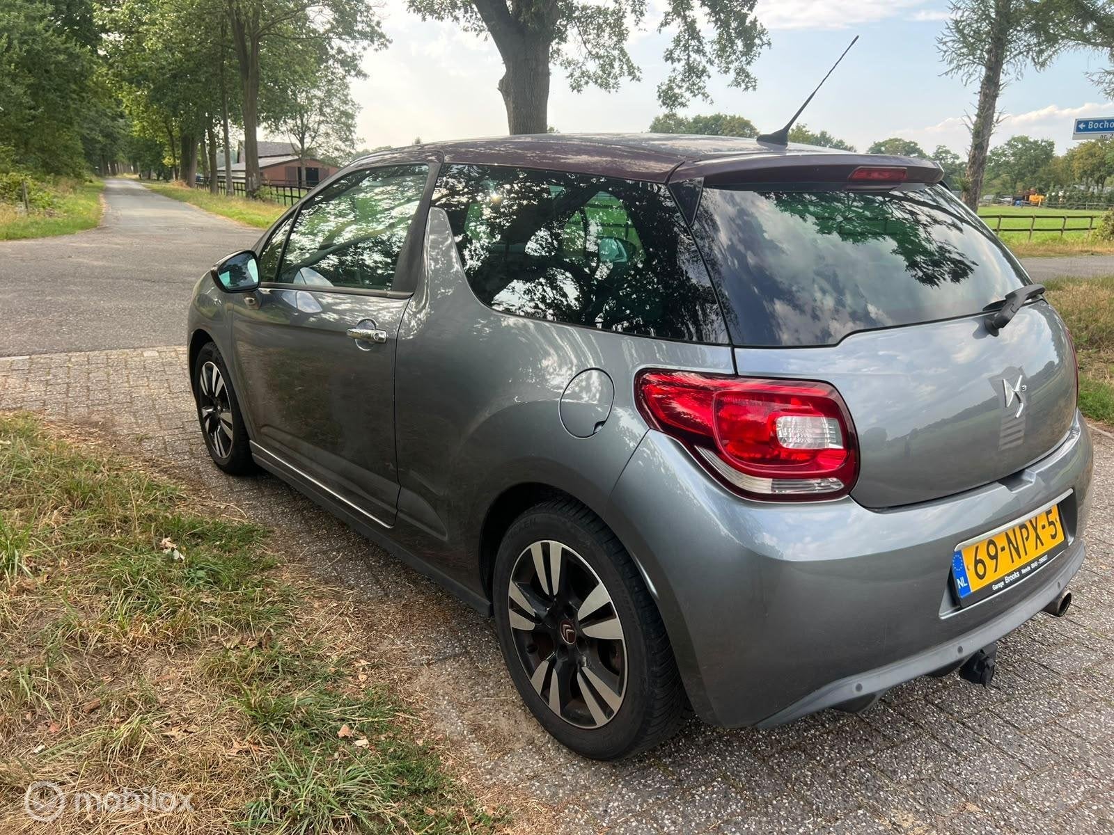 Citroen DS3 1.6 So Chic in Black, Voorwielaandrijving, Euro 5, 4 cilinders, Parkeersensor