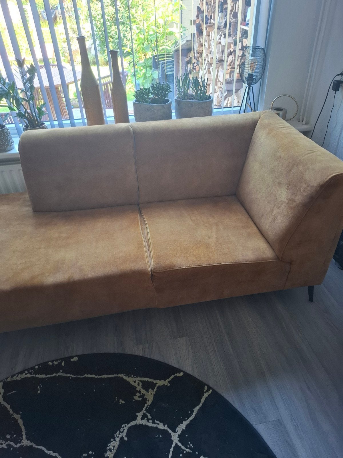 Comfortabele chaise longue in okergeel/goud. Breedte 203, Huis en Inrichting, Banken | Bankstellen, Ophalen, Gebruikt, Driepersoons