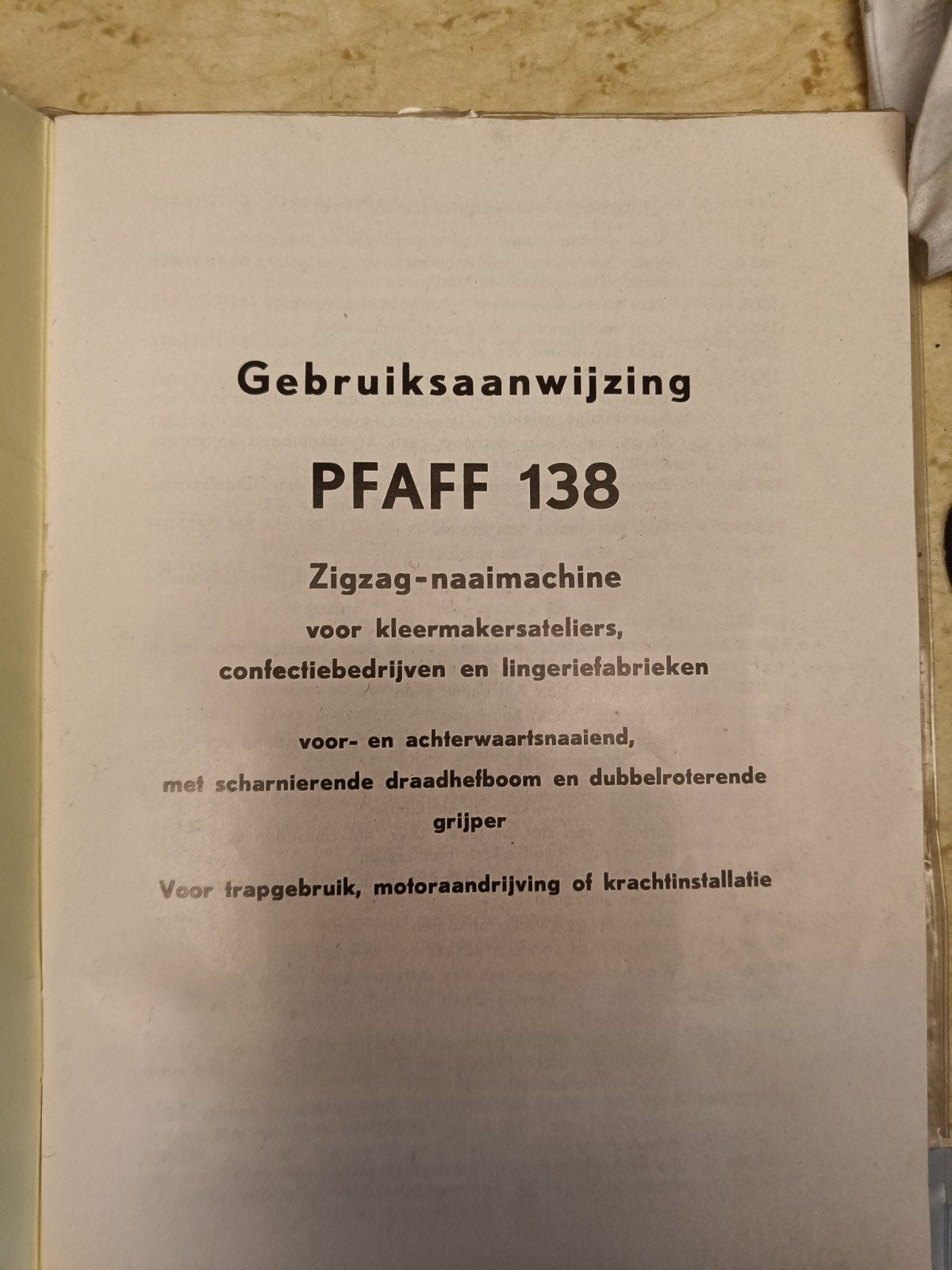 Pfaff 138 industriële naaimachine in tafel, en met boekje en, Ophalen, Naaimachine, Industrieel, Gebruikt