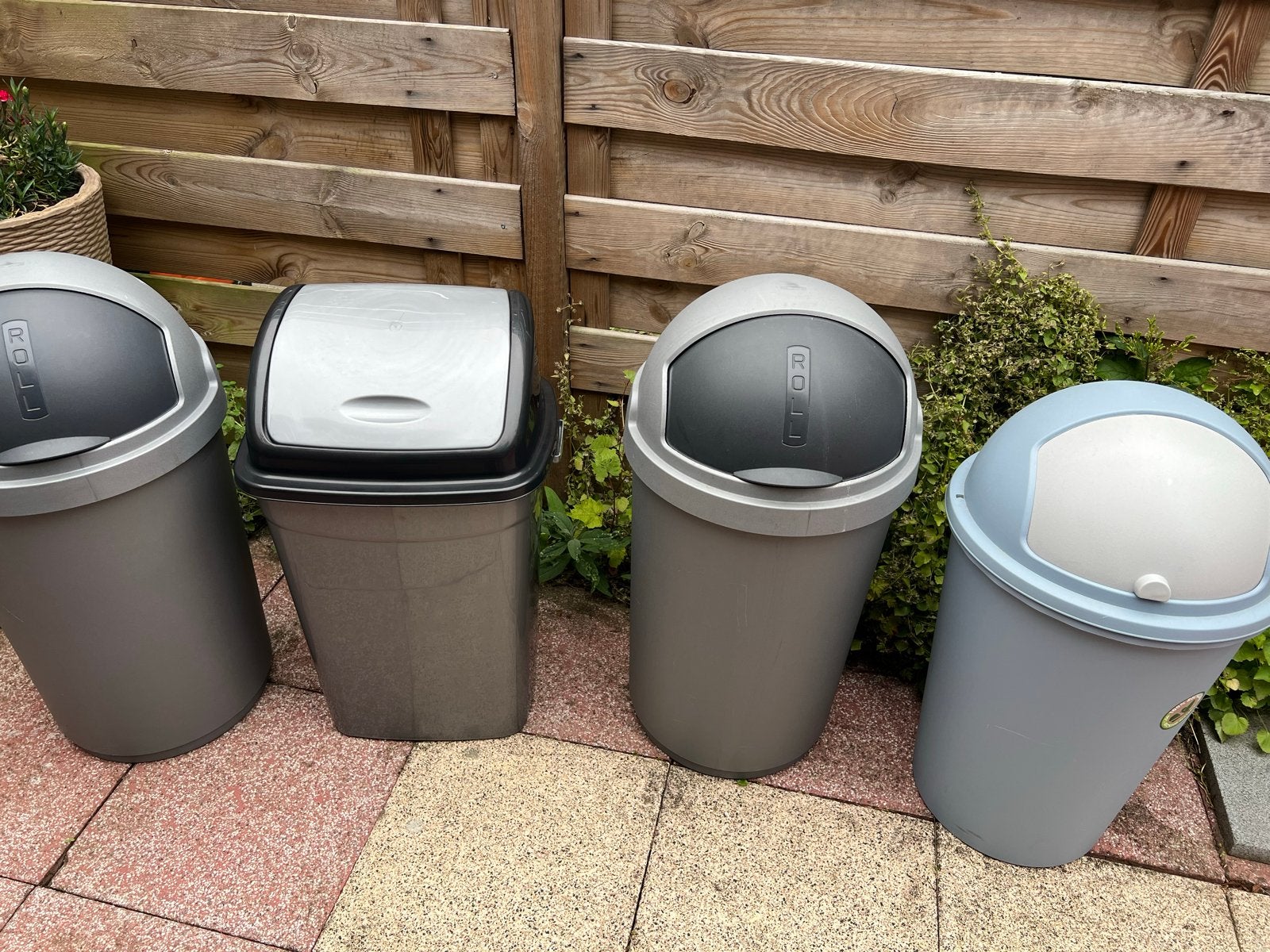 Diverse Vuilnisbakken in goede staat, Ophalen, 50 – 75, Kunststof, Zo goed als nieuw